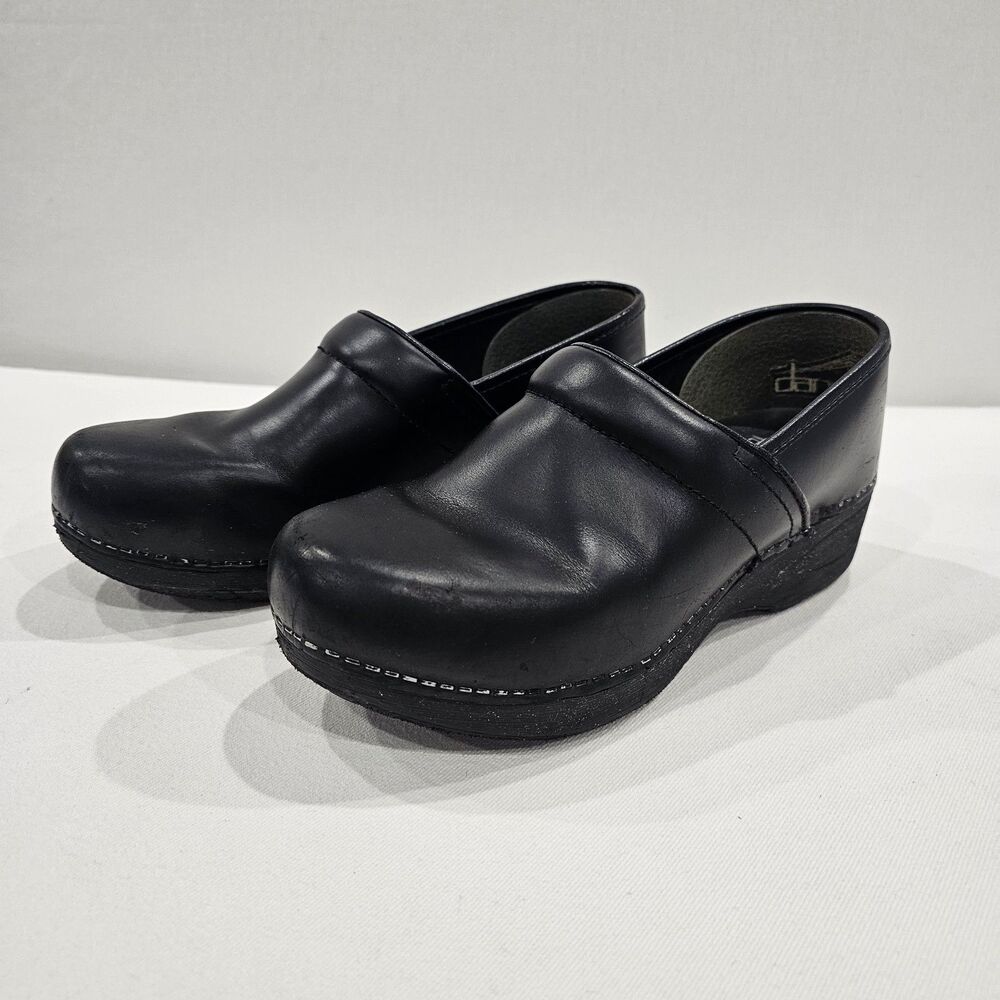 Dansko XP 2.0 Professional Women's Black Leather Clogs 39/US 9